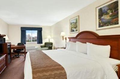 фото отеля Baymont Inn and Suites Concord Mentor