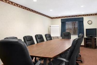 фото отеля Baymont Inn and Suites Concord Mentor