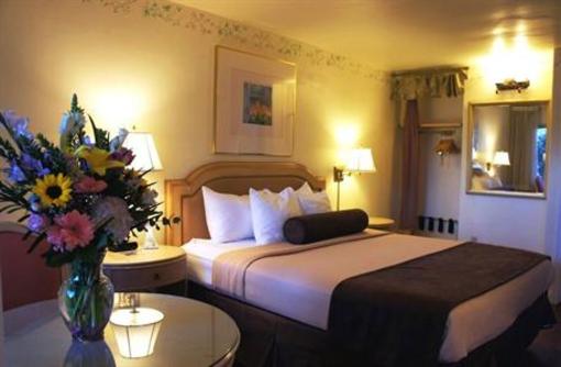 фото отеля BEST WESTERN Plus Cabrillo Garden Inn