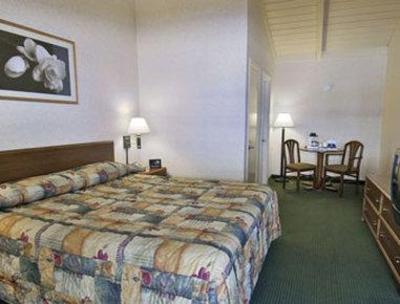 фото отеля Travelodge by the Bay