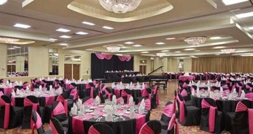 фото отеля Hilton Oak Lawn