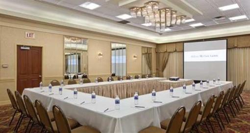 фото отеля Hilton Oak Lawn
