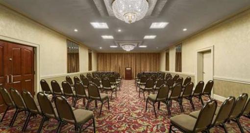 фото отеля Hilton Oak Lawn