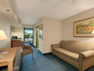фото отеля Baymont Inn & Suites Fort Myers Airport