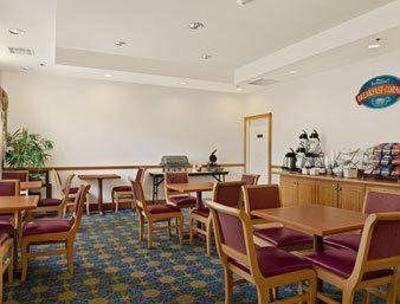 фото отеля Baymont Inn & Suites Fort Myers Airport
