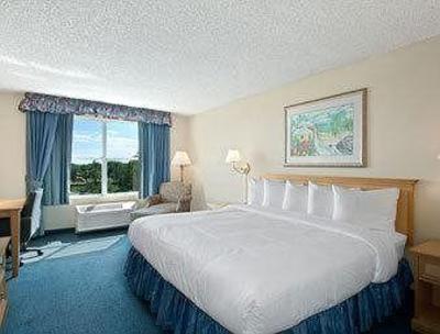 фото отеля Baymont Inn & Suites Fort Myers Airport