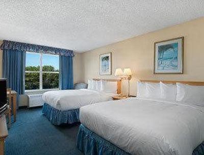 фото отеля Baymont Inn & Suites Fort Myers Airport