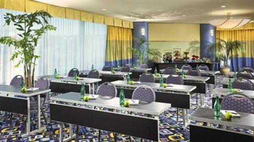 фото отеля Doubletree Club Hotel San Diego
