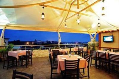 фото отеля Goldfinch Hotel Mangalore