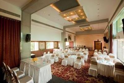 фото отеля Goldfinch Hotel Mangalore
