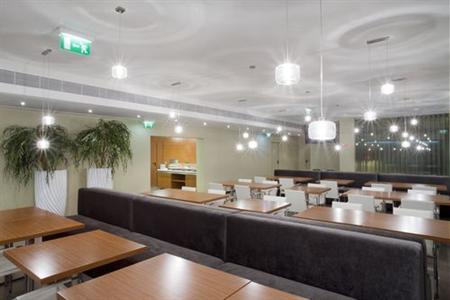 фото отеля Holiday Inn Express Lisbon Airport