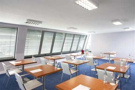 фото отеля Holiday Inn Express Lisbon Airport