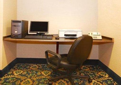 фото отеля Comfort Inn & Suites Airport