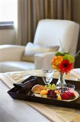 фото отеля Crowne Plaza Minneapolis West