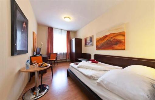 фото отеля Plaza Hotel Düsseldorf