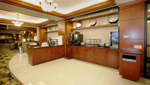 фото отеля Radisson on John Deere Commons