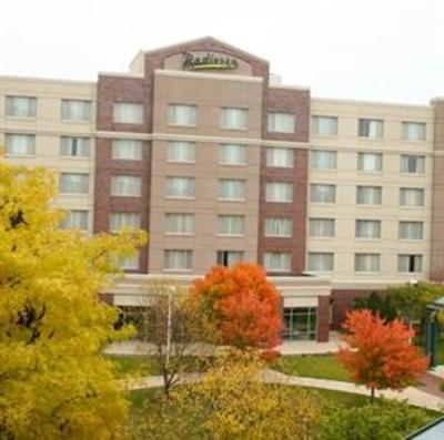 фото отеля Radisson on John Deere Commons