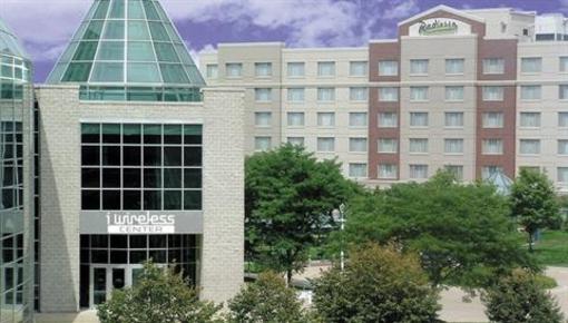фото отеля Radisson on John Deere Commons