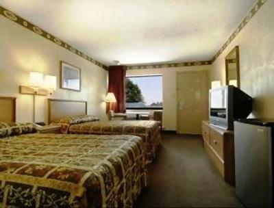 фото отеля Super 8 Motel Heth