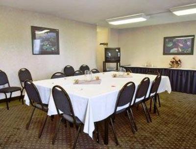 фото отеля Ramada Hotel Perryville