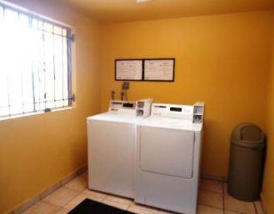фото отеля Travelodge Inn And Suites Gardena