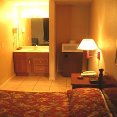 фото отеля Red Carpet Inn New Milford (Connecticut)