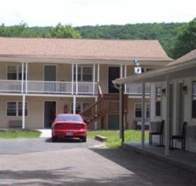 фото отеля Red Carpet Inn New Milford (Connecticut)