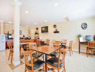 фото отеля Days Inn & Suites Antioch (California)