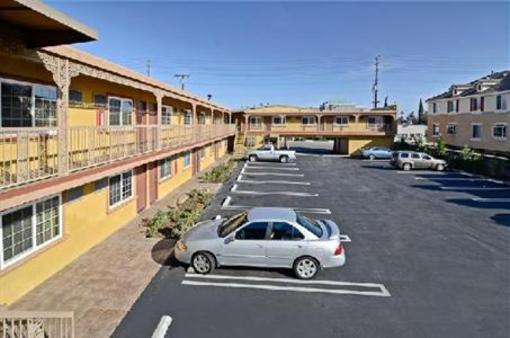 фото отеля Rodeway Inn & Suites Rosemead