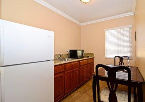 фото отеля Rodeway Inn & Suites Rosemead