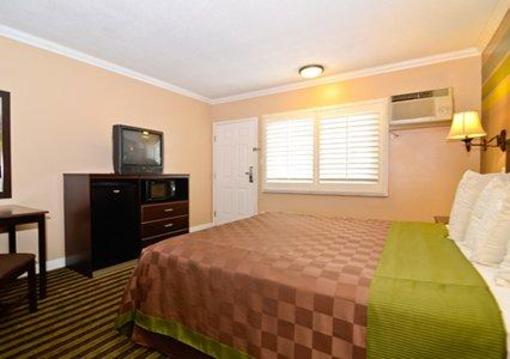 фото отеля Rodeway Inn & Suites Rosemead