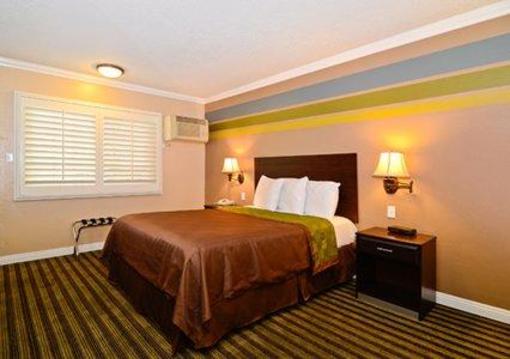 фото отеля Rodeway Inn & Suites Rosemead