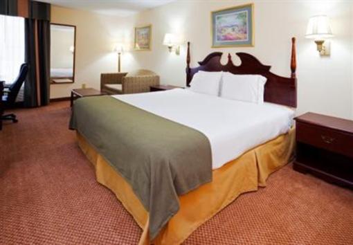фото отеля Holiday Inn Express Henderson (North Carolina)