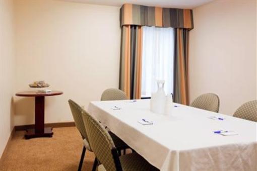 фото отеля Holiday Inn Express Henderson (North Carolina)