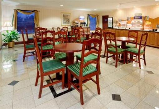 фото отеля Holiday Inn Express Henderson (North Carolina)