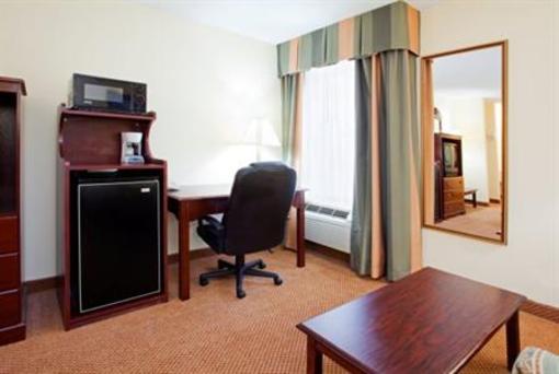фото отеля Holiday Inn Express Henderson (North Carolina)