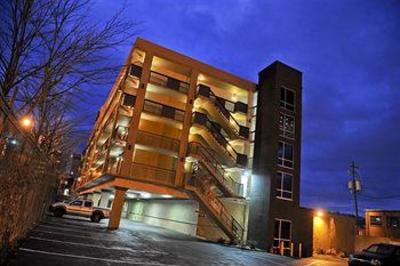 фото отеля Downtown Inn & Suites