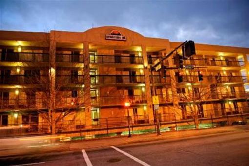 фото отеля Downtown Inn & Suites