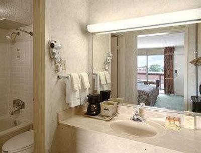 фото отеля Downtown Inn & Suites