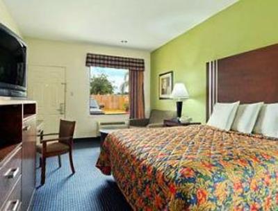 фото отеля Super 8 Houston Hobby Airport South