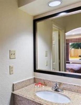 фото отеля Super 8 Houston Hobby Airport South