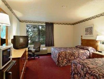 фото отеля Travelodge Fort Sam ATT Center