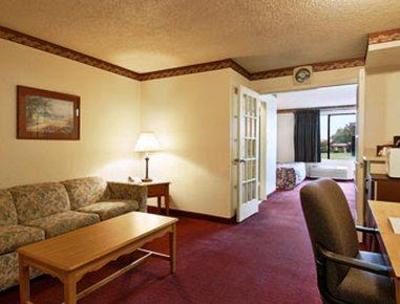 фото отеля Travelodge Fort Sam ATT Center