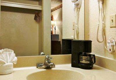 фото отеля Travelodge Fort Sam ATT Center