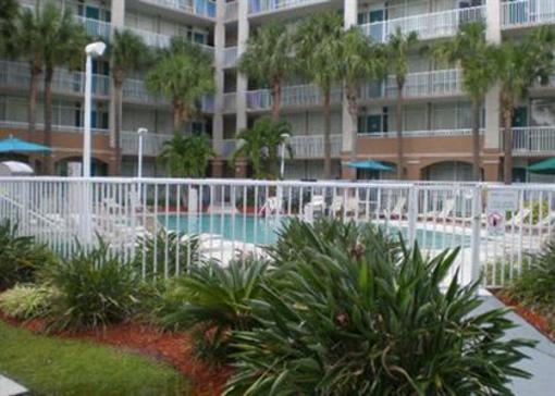 фото отеля Quality Suites Near Orange County Convention Center