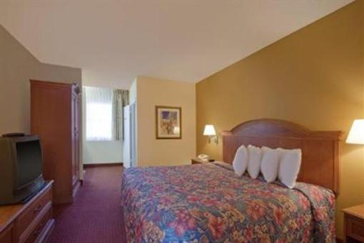 фото отеля Quality Suites Near Orange County Convention Center