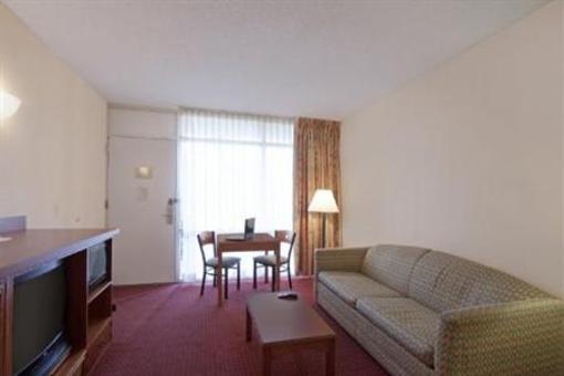 фото отеля Quality Suites Near Orange County Convention Center