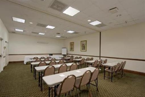 фото отеля Quality Suites Near Orange County Convention Center