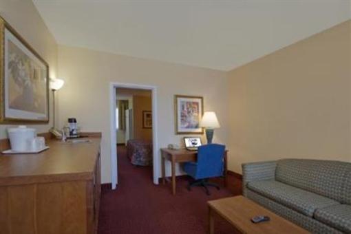 фото отеля Quality Suites Near Orange County Convention Center