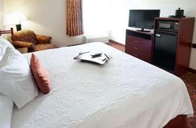 фото отеля Hampton Inn Maple Grove